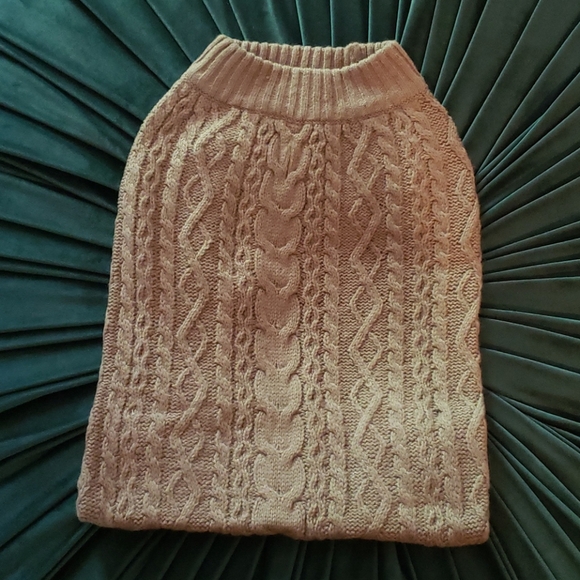 Never used dog sweater - Picture 3 of 4